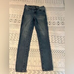 Women’s American Eagle next level stretch skinny blue jeans